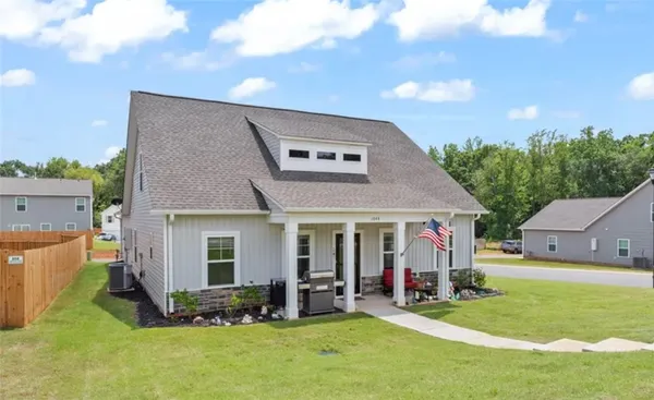 $2,200 | 1044 Fairfield Drive, Seneca, SC 29678