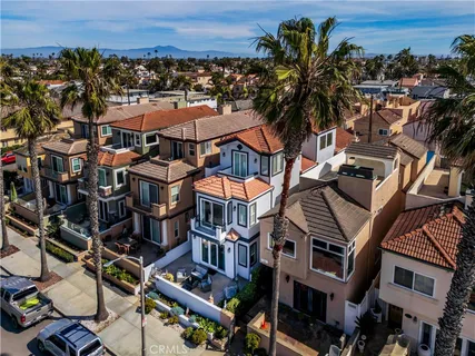 $3,098,000 | 116 11th Street, Huntington Beach, CA 92648