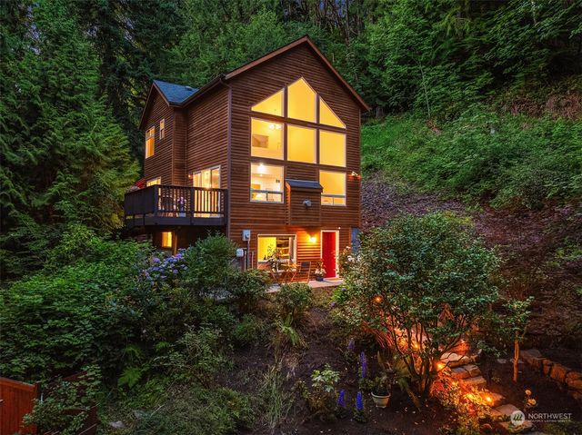 a view of a house with a yard and balcony