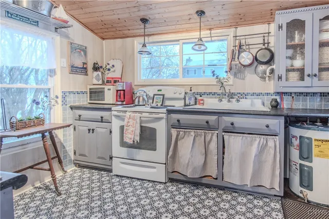 $339,900 | 25335 Indian Point Road, Lyme, NY 13622