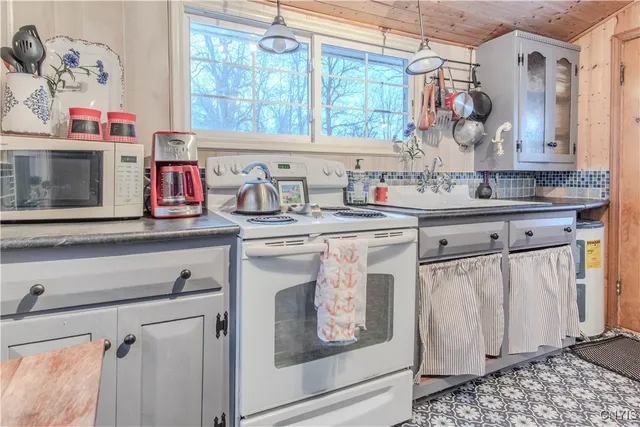 $339,900 | 25335 Indian Point Road, Lyme, NY 13622