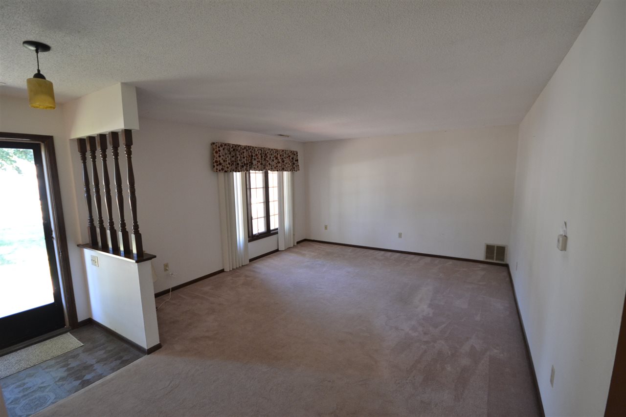 5816 Oak Fall Road Fort Wayne, IN 46845 - Photo 3 of 17