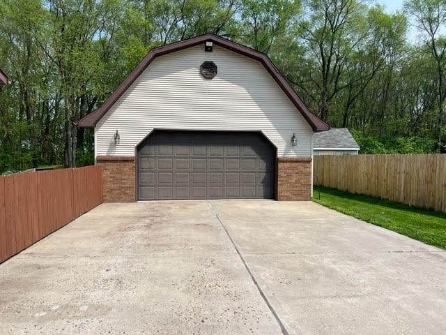 545 West Hill Road Morris, IL 60450 - Photo 3 of 17 a backyard of a house
