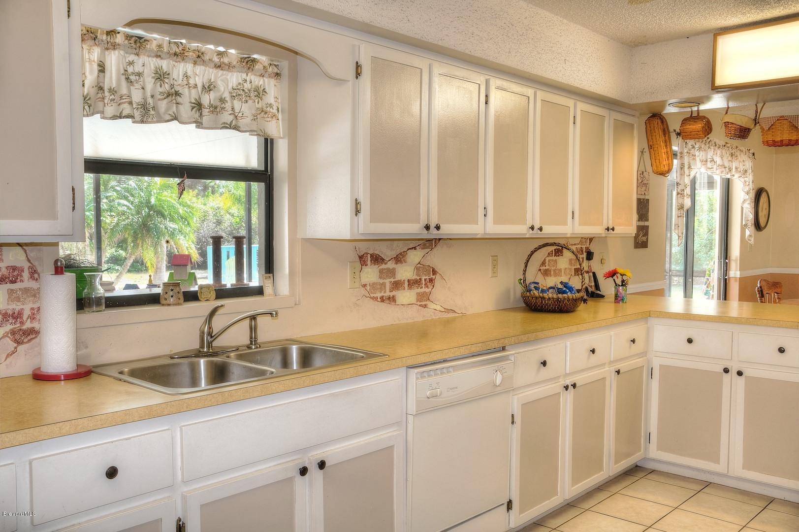4615 Corey Road Malabar, FL 32950 - Photo 9 of 26 kitchencloseup