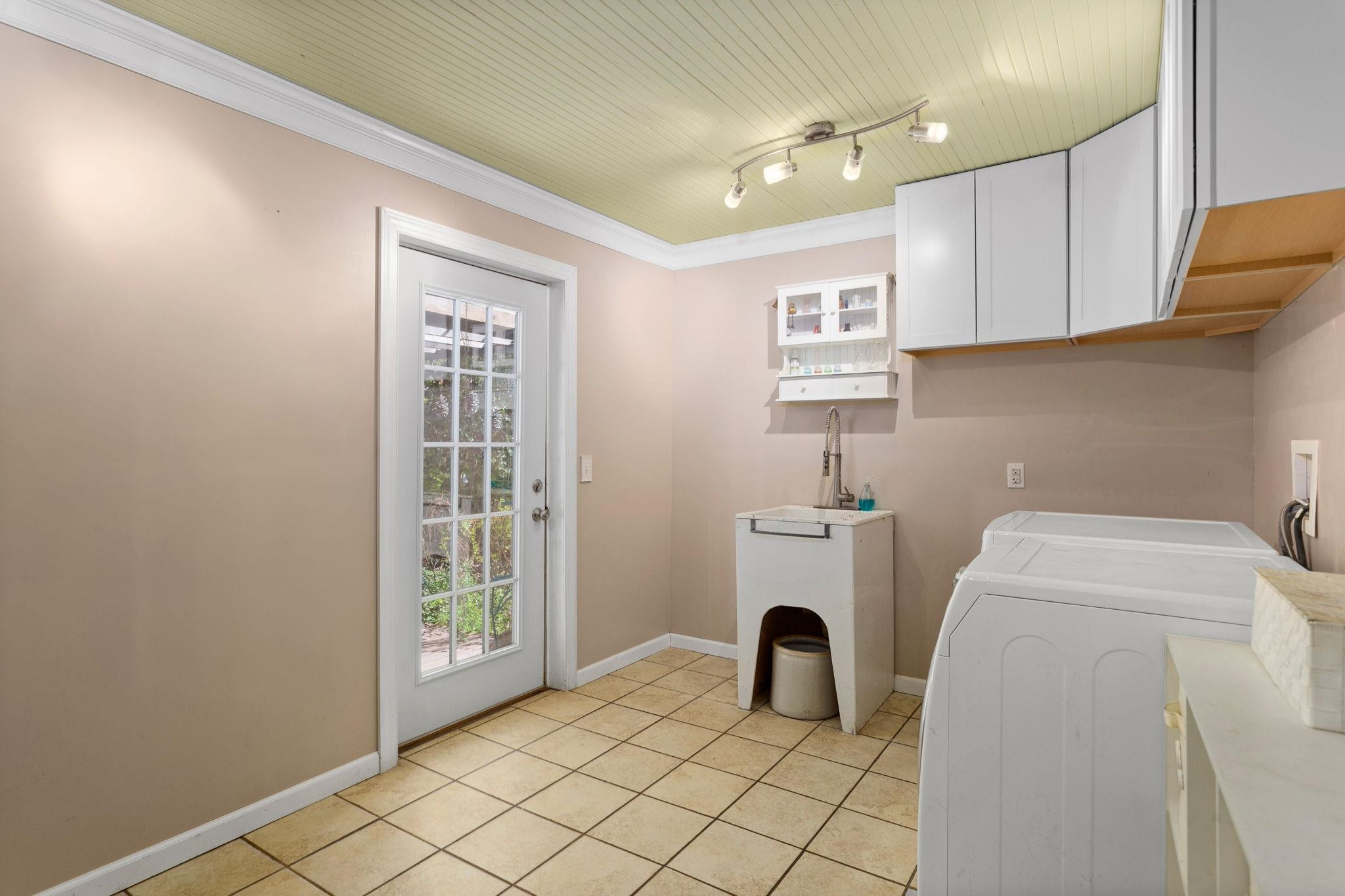5008 Picardy Place Raleigh, NC 27612 - Photo 24 of 79 Spacious laundry/mud-room