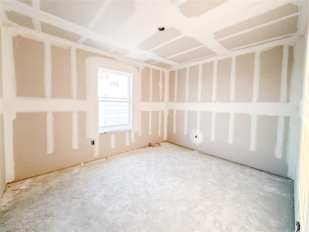 1109 Dillinger Road Hewitt, TX 76643 - Photo 9 of 13 an empty room with windows