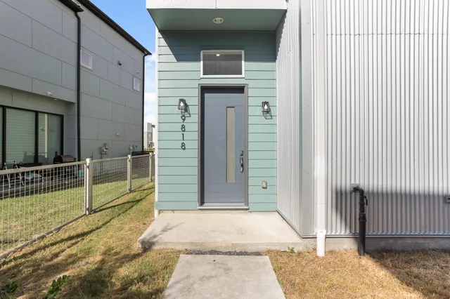 a view of entryway door of the house