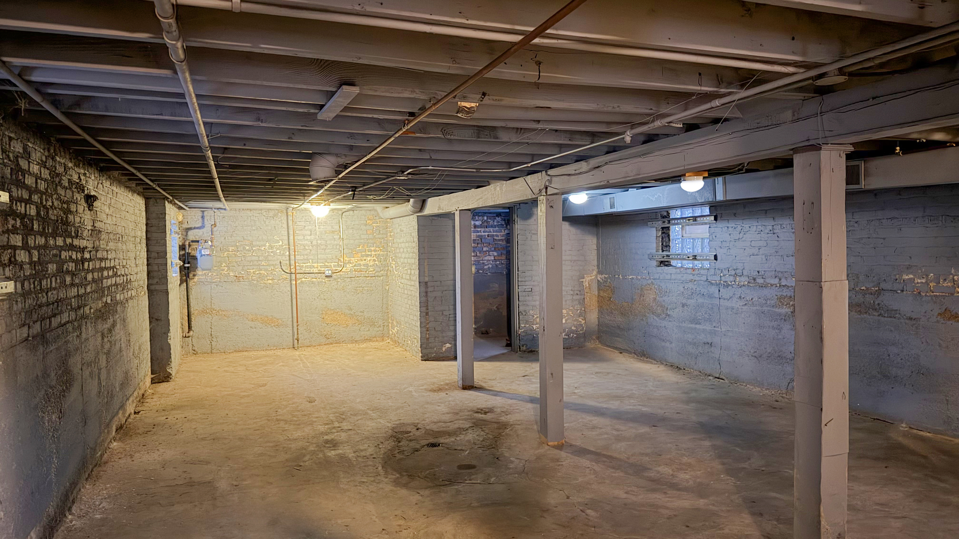 435 East 88th Place Chicago, IL 60619 - Photo 17 of 21 a view of small space