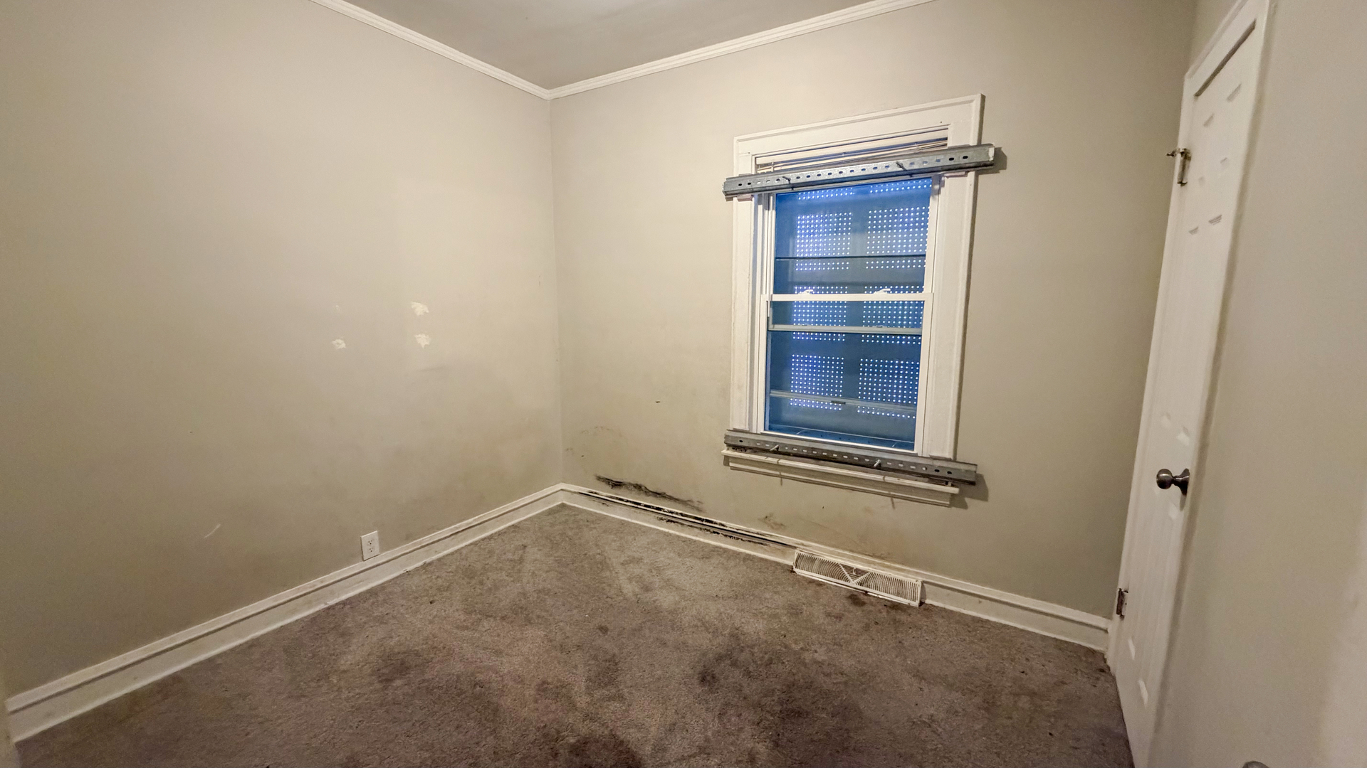 435 East 88th Place Chicago, IL 60619 - Photo 10 of 21 a view of an empty room with a window