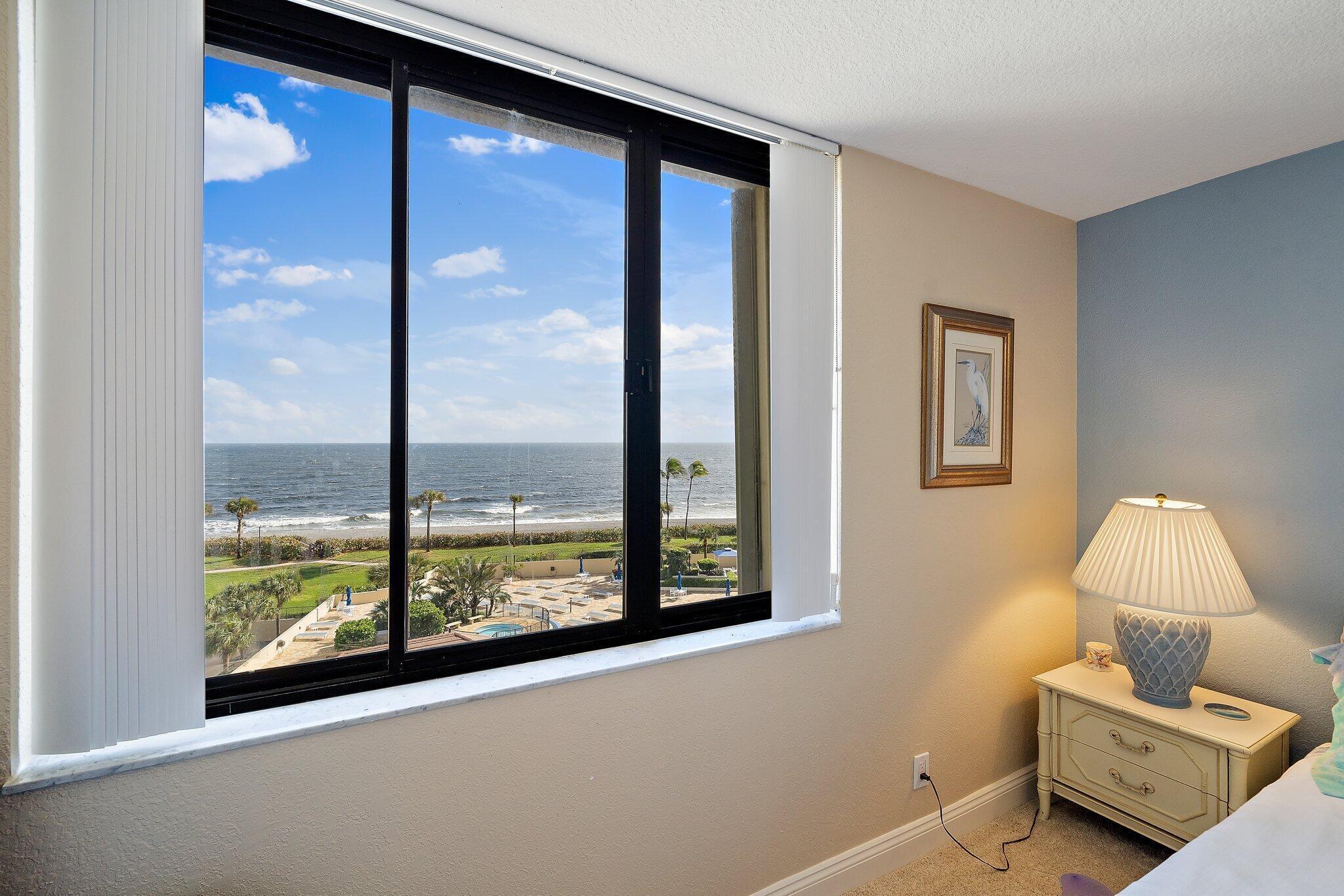 100 Ocean Trail Way, Unit 609 Jupiter, FL 33477 - Photo 26 of 66 a room with furniture and a large window
