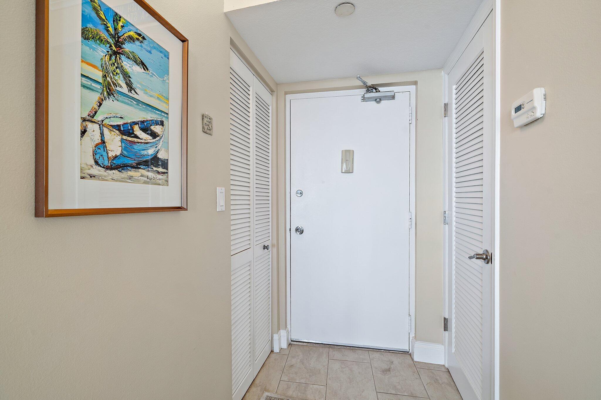 100 Ocean Trail Way, Unit 609 Jupiter, FL 33477 - Photo 3 of 66 a bathroom with a picture on the wall