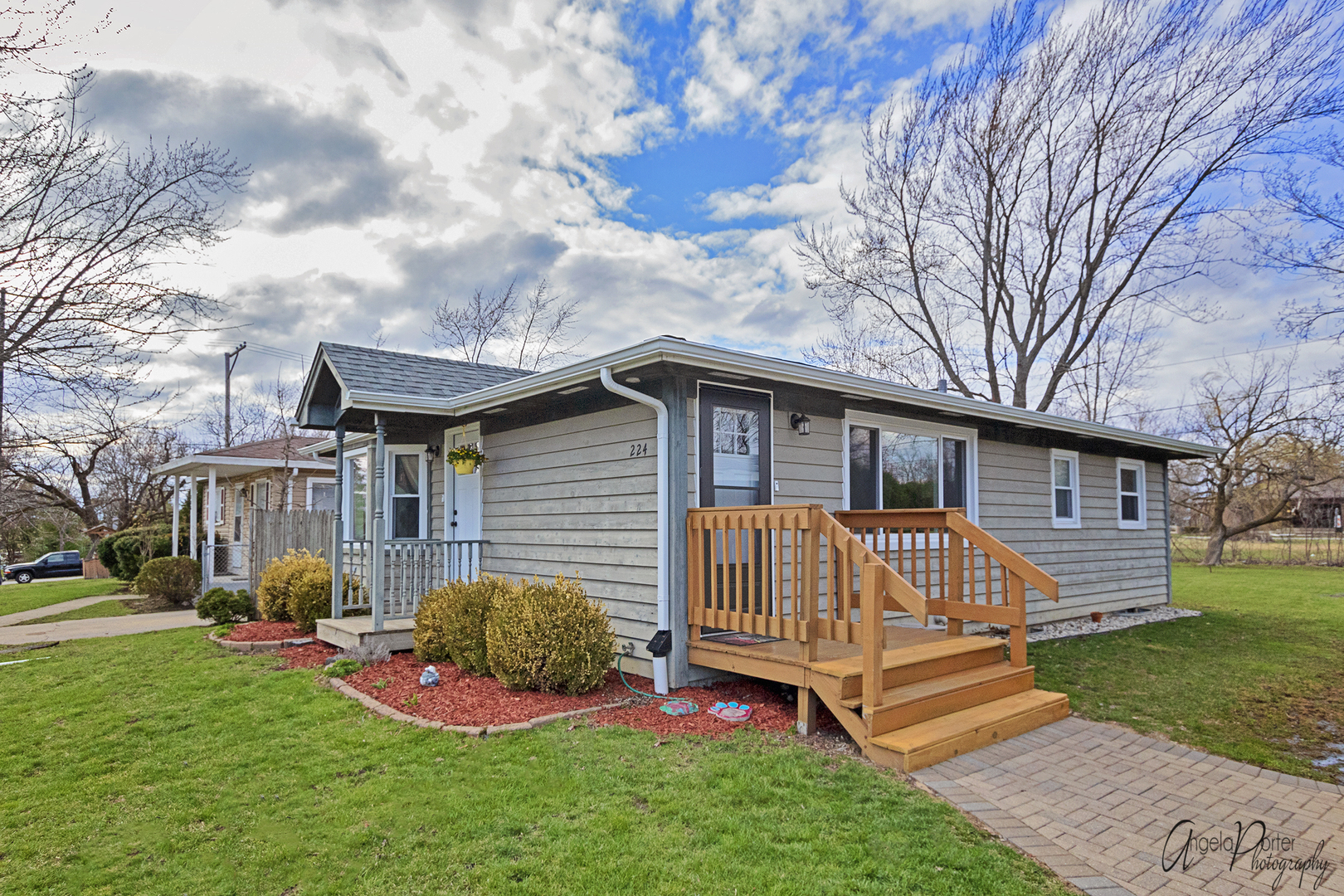 224 South Rosedale Court Round Lake, IL 60073 - Photo 3 of 19