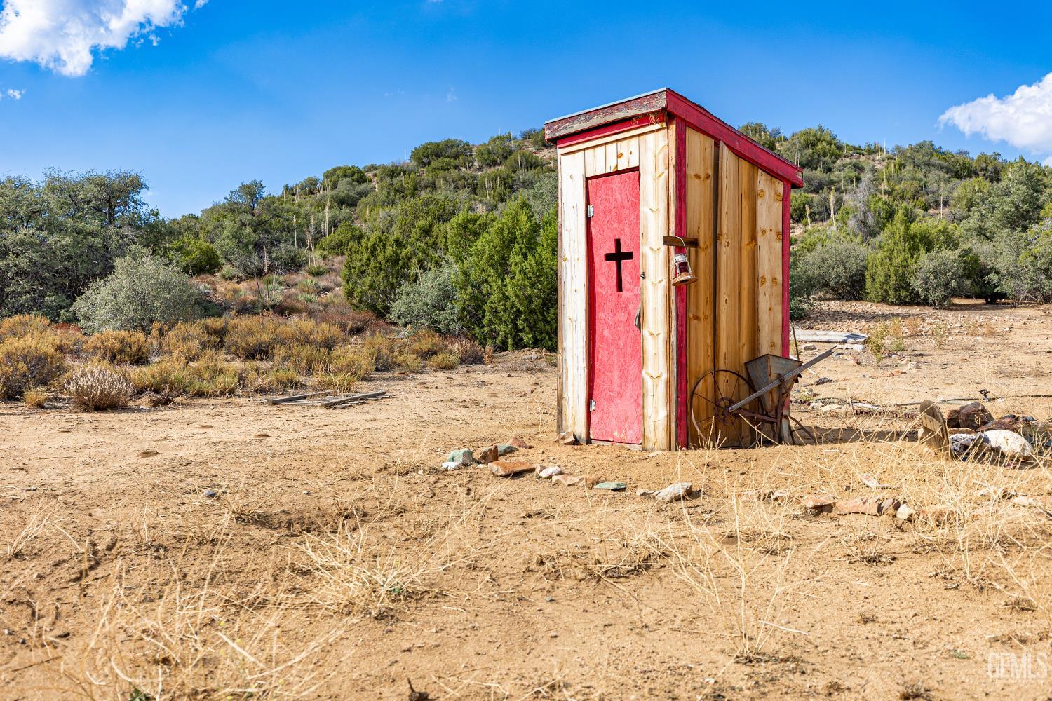Undisclosed Address Tehachapi, CA 93561 - Photo 31 of 32 a front view of a house with a yard