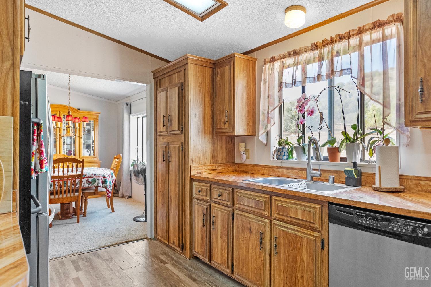 Undisclosed Address Tehachapi, CA 93561 - Photo 10 of 32 a very nice looking room with a large window and dining table