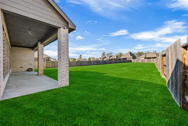 a view of a back yard of the house