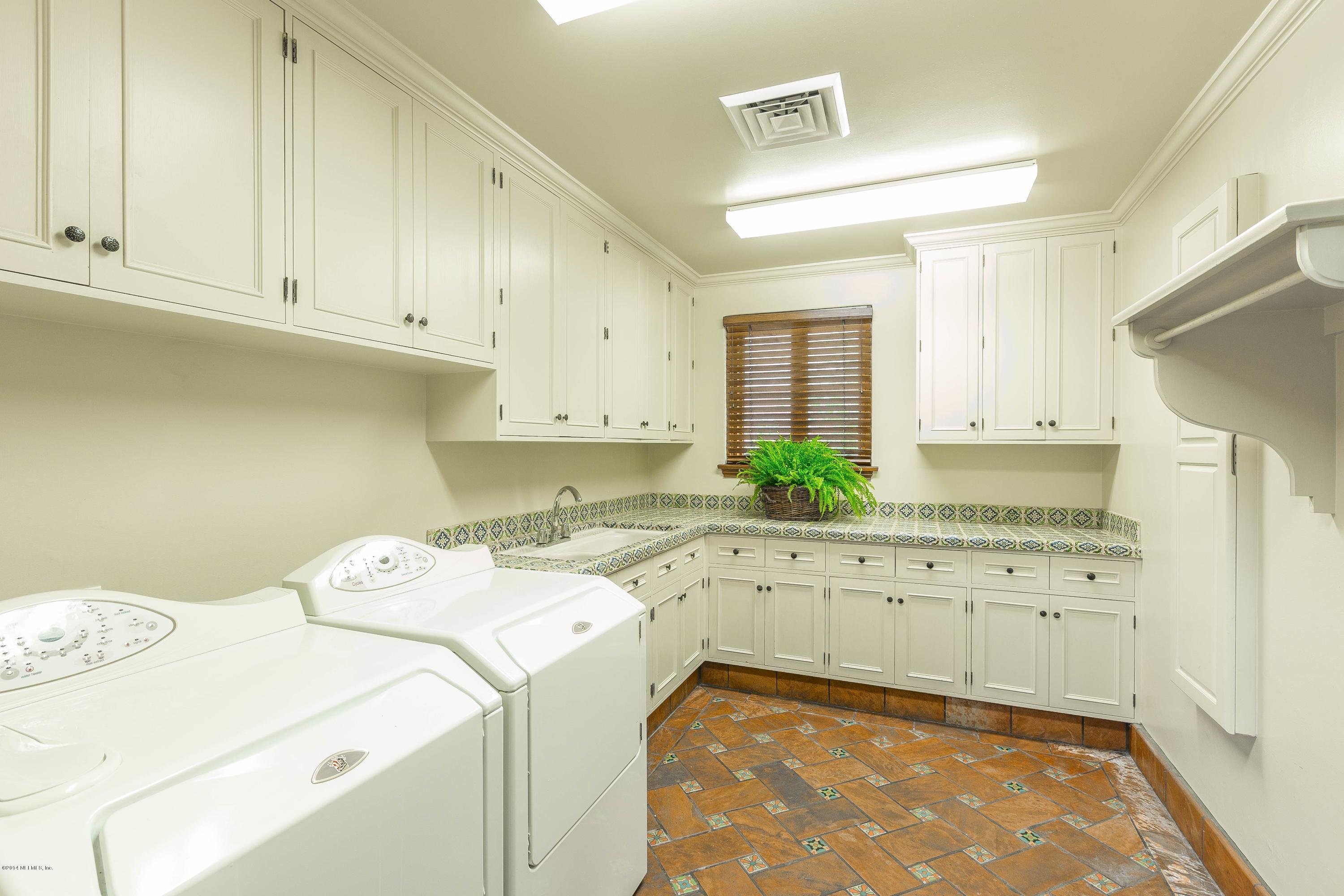 2252 River Road Jacksonville, FL 32207 - Photo 70 of 127 Laundry room