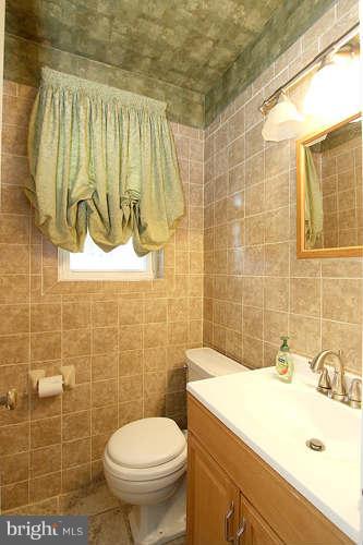 2105 Ross Road Silver Spring, MD 20910 - Photo 11 of 30 Bath