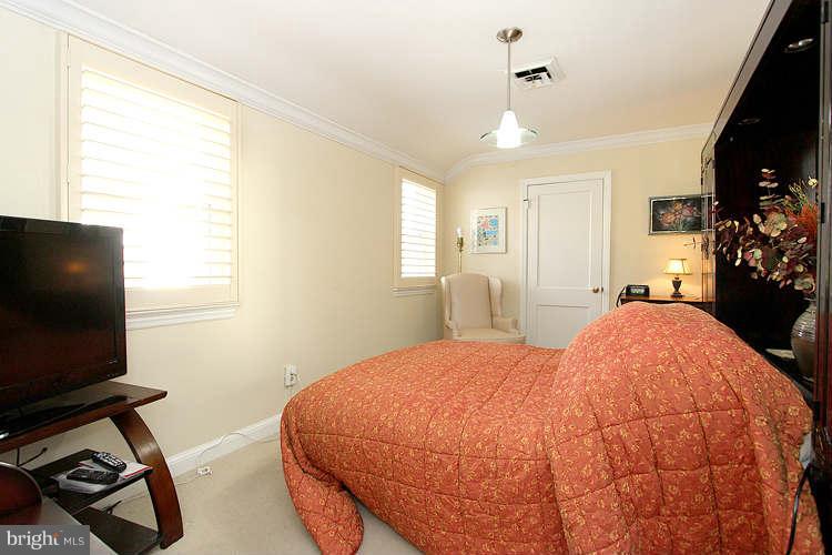 2105 Ross Road Silver Spring, MD 20910 - Photo 15 of 30 Bedroom (Master)