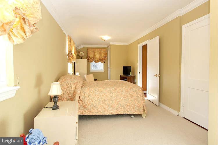 2105 Ross Road Silver Spring, MD 20910 - Photo 17 of 30 Bedroom