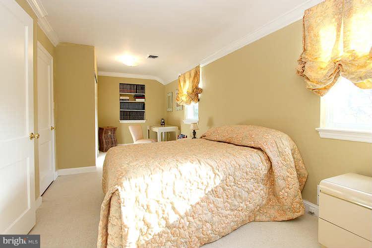 2105 Ross Road Silver Spring, MD 20910 - Photo 18 of 30 Bedroom
