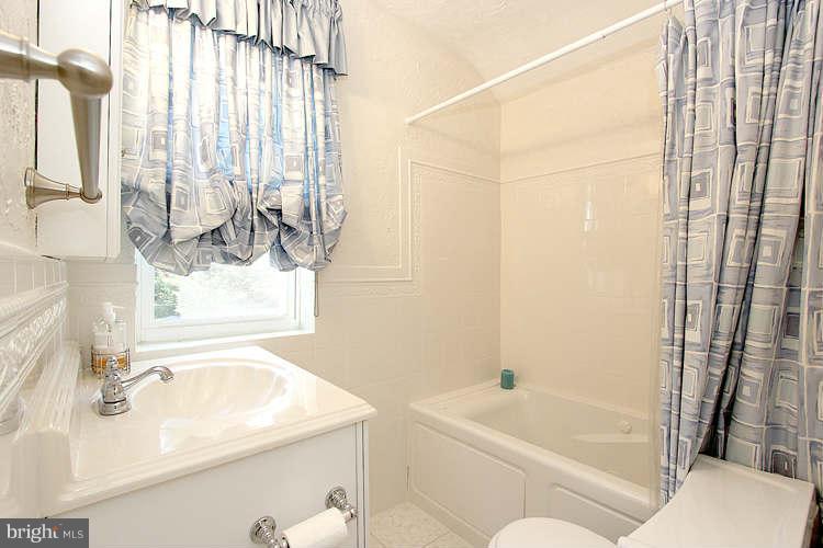 2105 Ross Road Silver Spring, MD 20910 - Photo 21 of 30 Bath