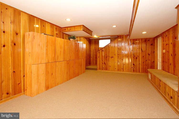 2105 Ross Road Silver Spring, MD 20910 - Photo 22 of 30 Recreation Room