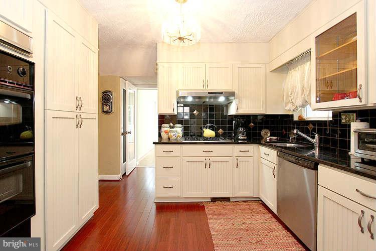 2105 Ross Road Silver Spring, MD 20910 - Photo 8 of 30 Kitchen