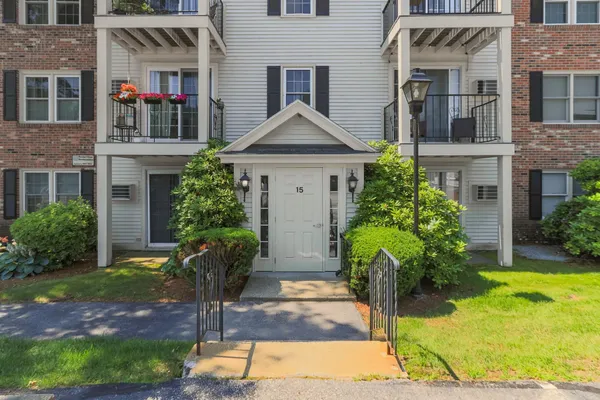 $289,900 | 15 Northbrook Drive, Unit 1504, Manchester, NH 03102