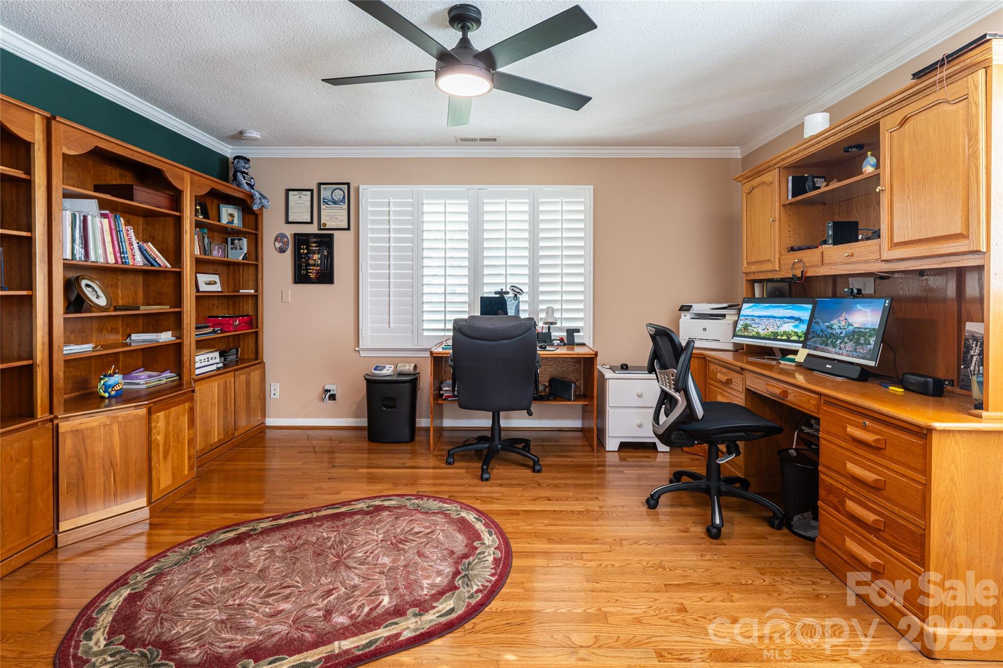 774 Crooked Creek Road Hendersonville, NC 28739 - Photo 22 of 46 a workspace with furniture