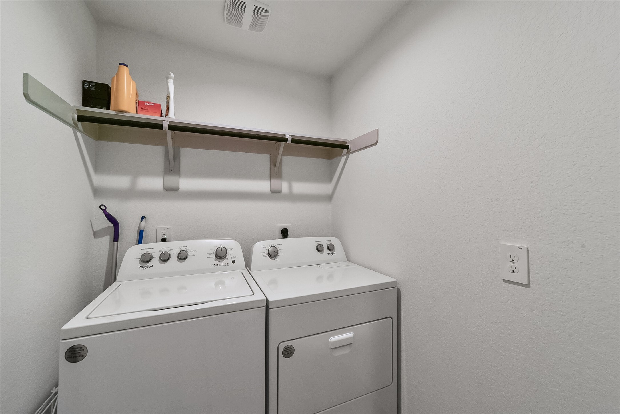 7834 Golden Rubia Lane Rosharon, TX 77583 - Photo 24 of 28 Washer & dryer included with lease