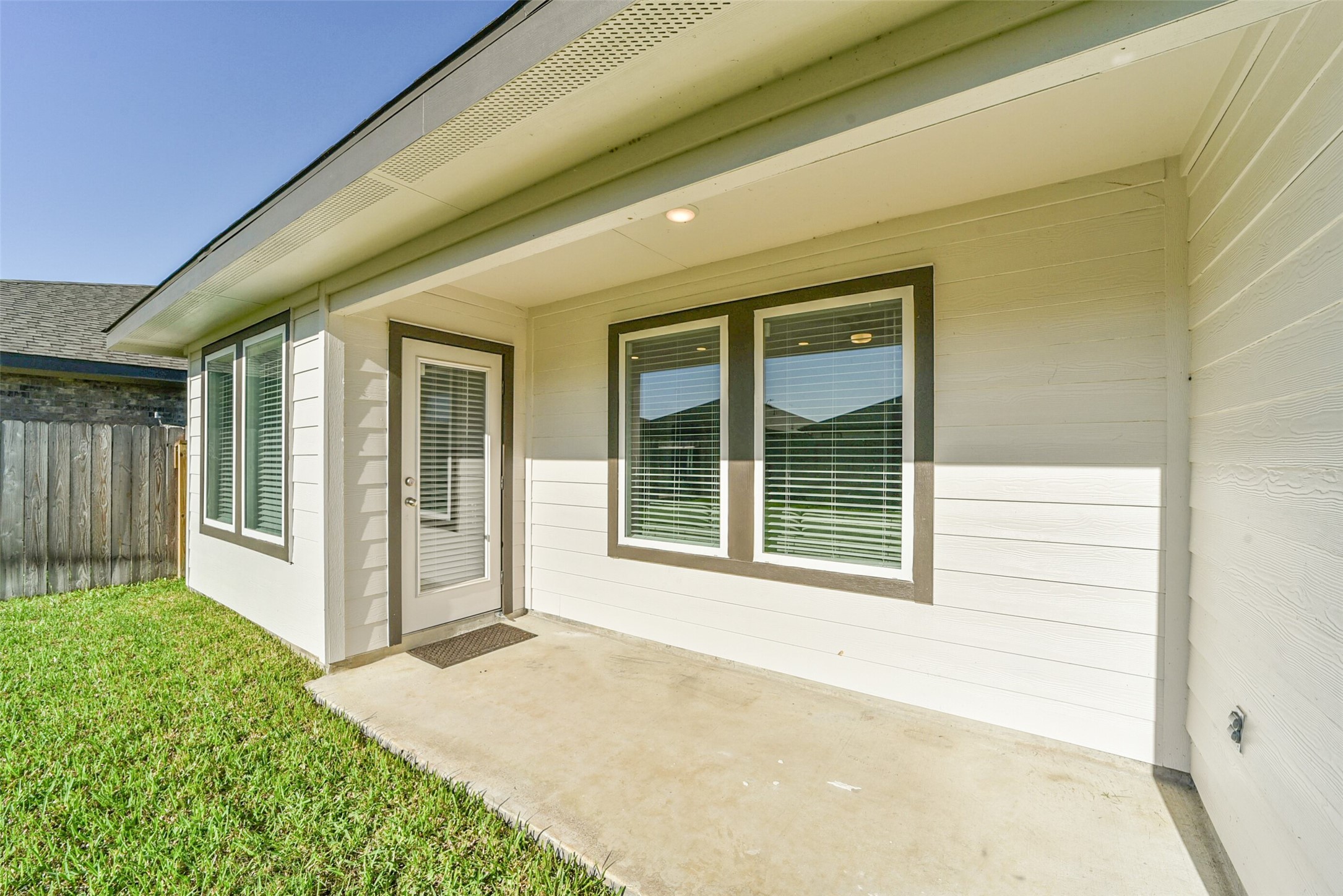 7834 Golden Rubia Lane Rosharon, TX 77583 - Photo 25 of 28 Covered patio