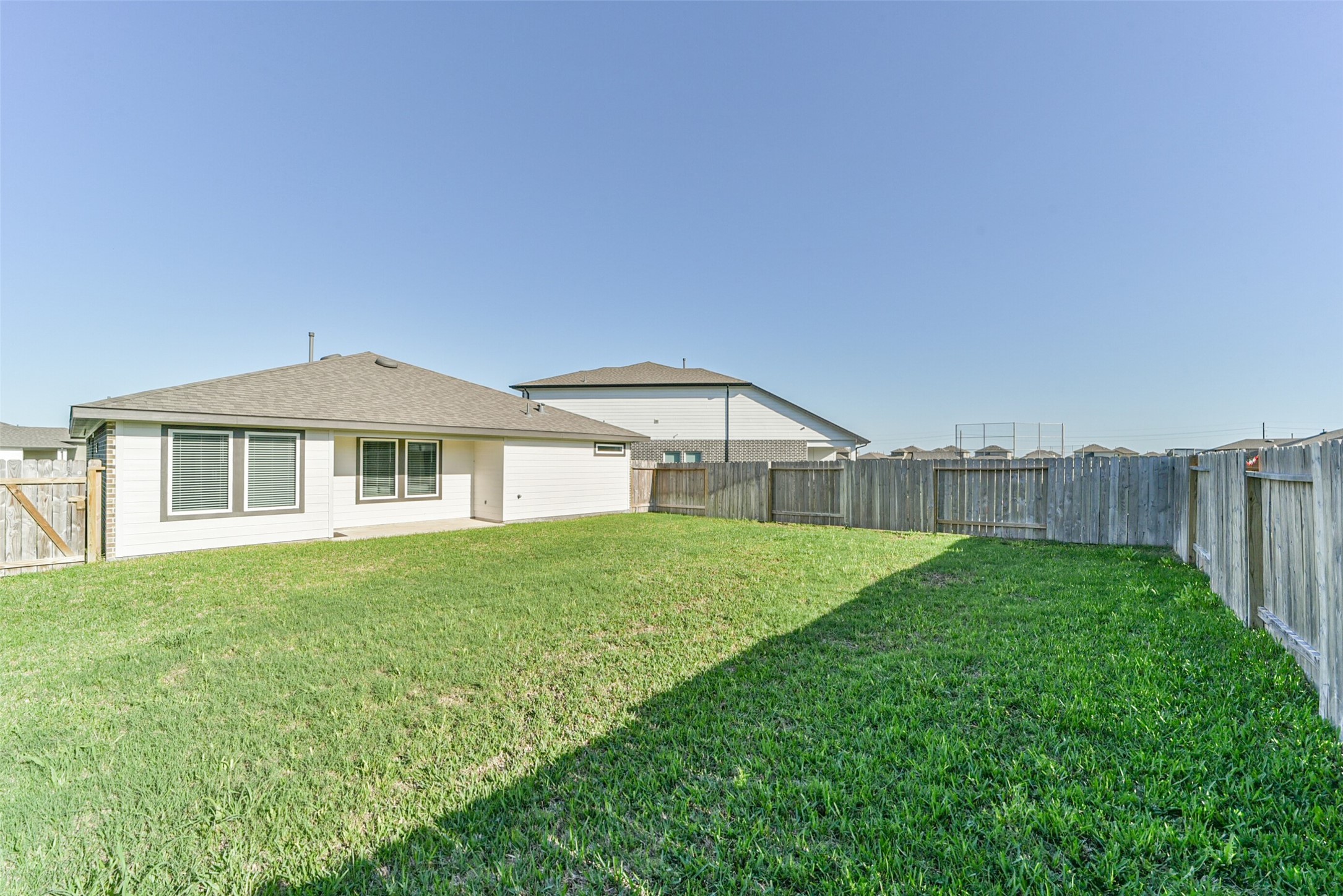 7834 Golden Rubia Lane Rosharon, TX 77583 - Photo 26 of 28 Large backyard