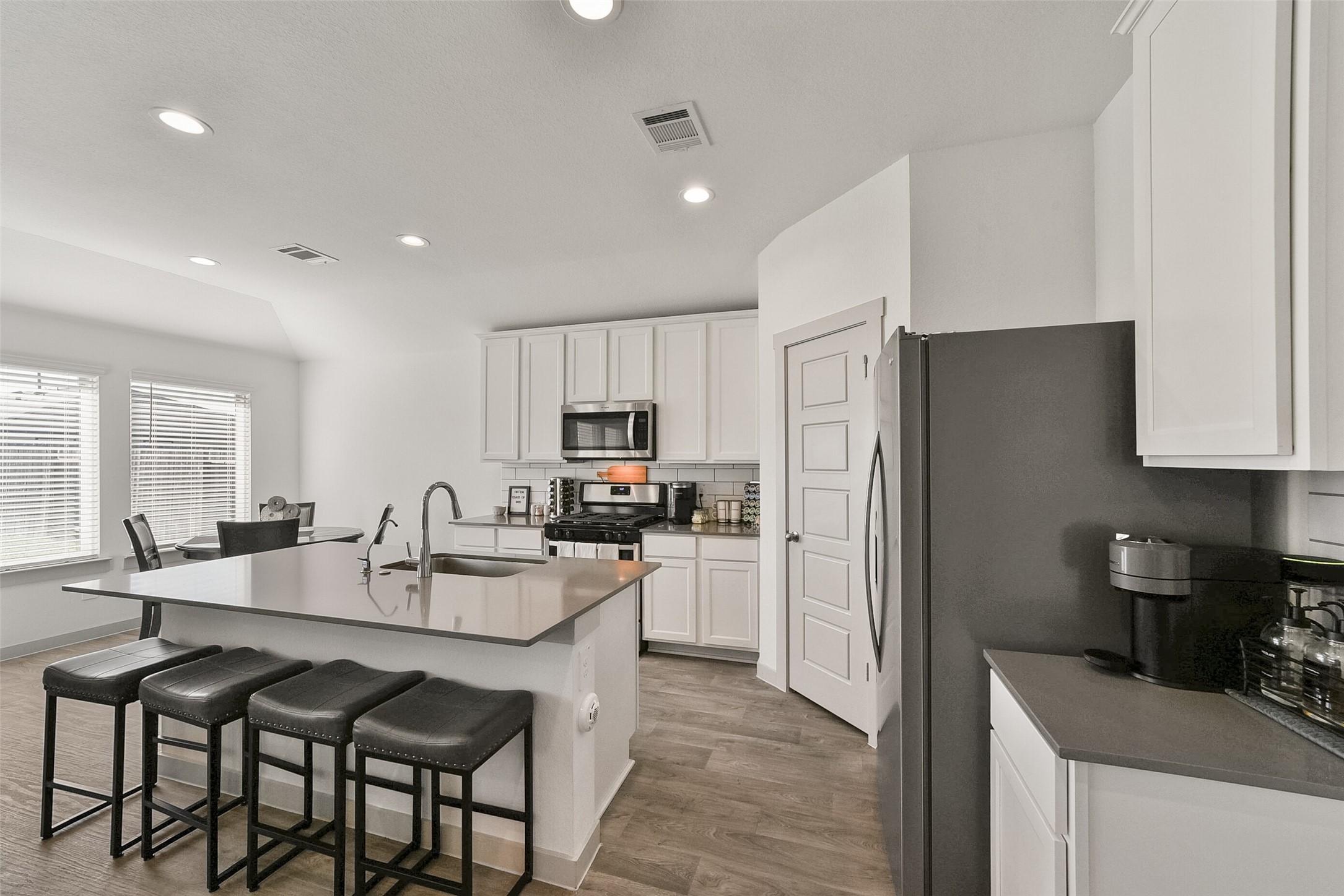 7834 Golden Rubia Lane Rosharon, TX 77583 - Photo 7 of 28