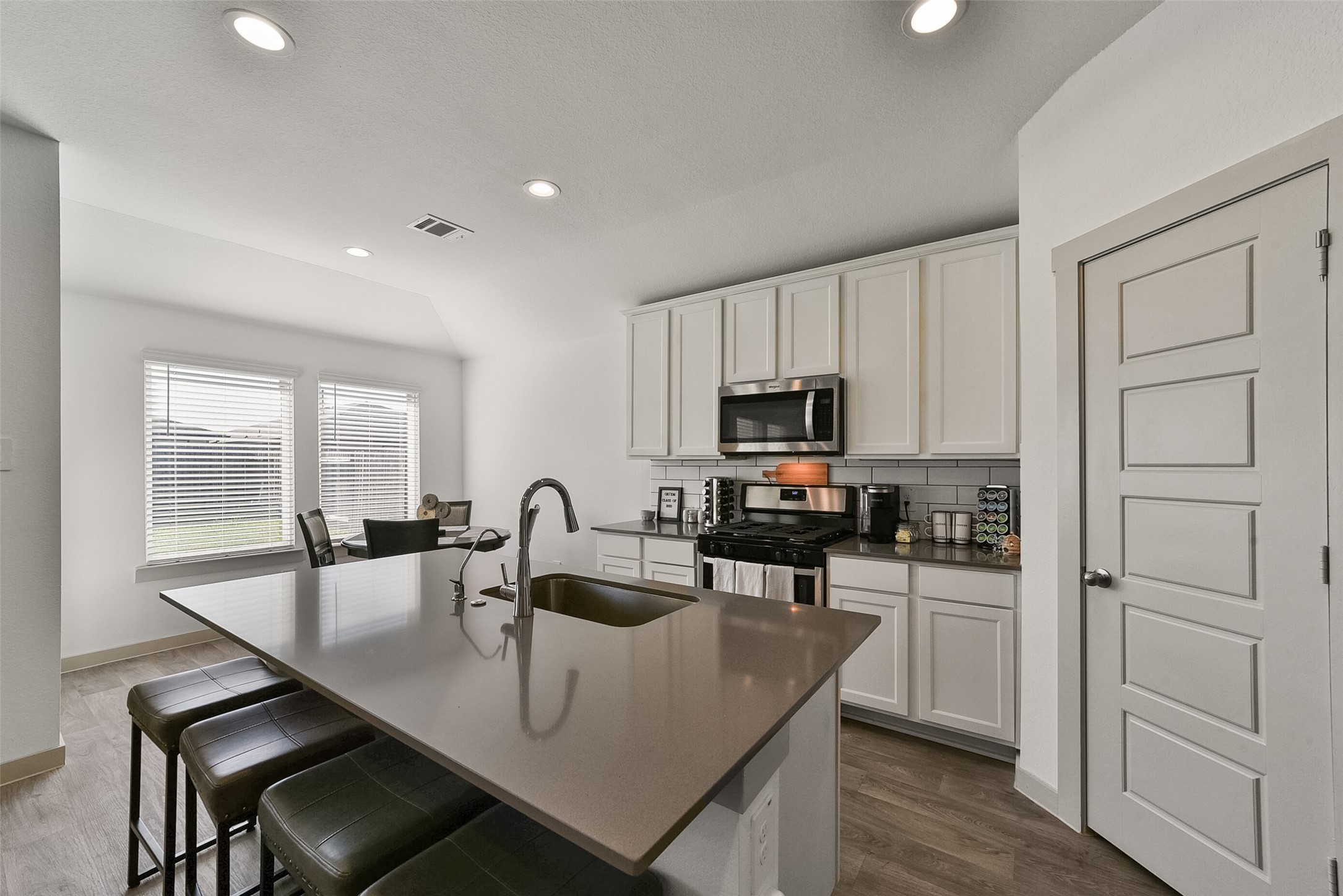 7834 Golden Rubia Lane Rosharon, TX 77583 - Photo 8 of 28