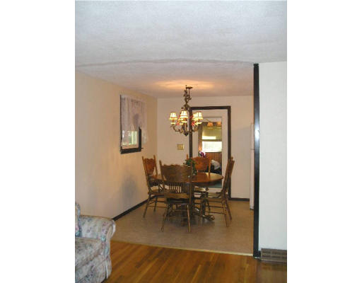 33 Broadview Road Lowell, MA 01852 - Photo 4 of 7 Gallery Image 4