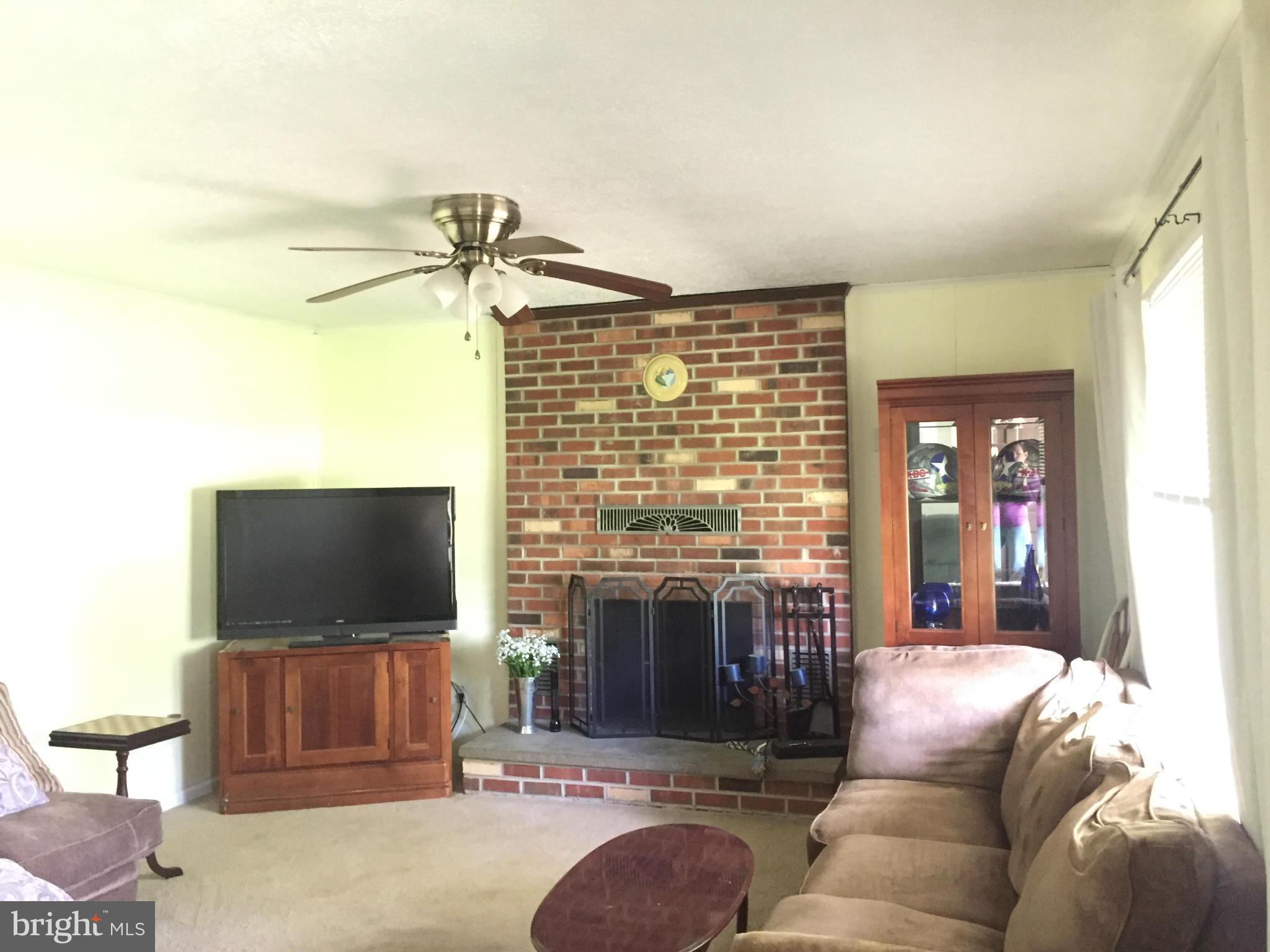 5293 Muster Field Road Culpeper, VA 22701 - Photo 3 of 18 Living Room