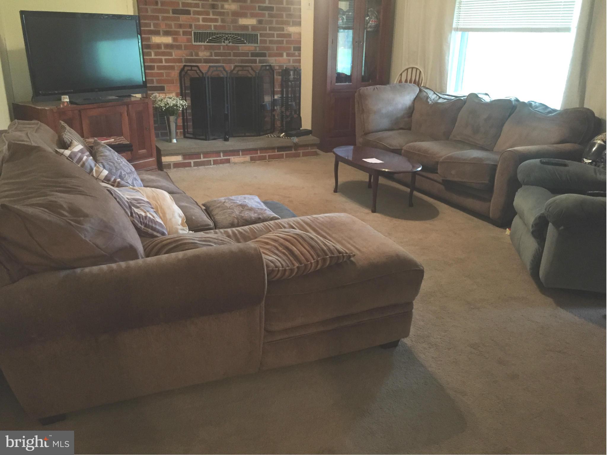 5293 Muster Field Road Culpeper, VA 22701 - Photo 4 of 18 Living Room