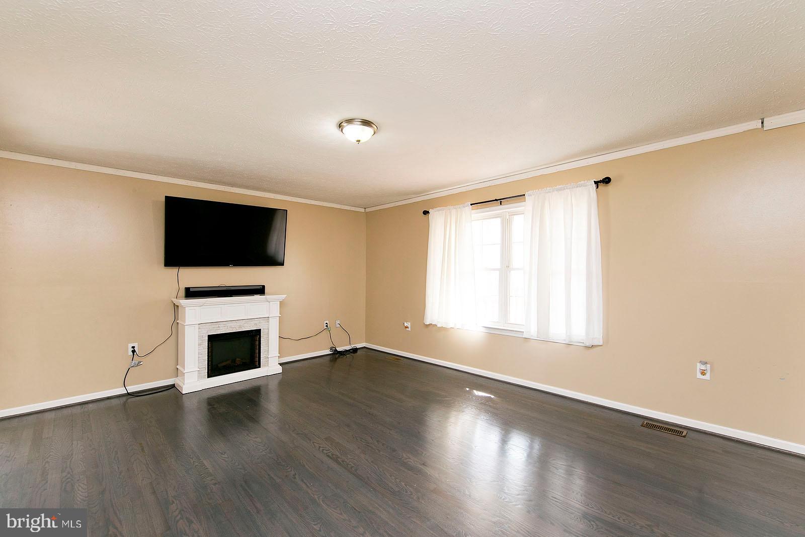580 Ridgeview Road Capon Bridge, VA 26711 - Photo 11 of 44 Living room