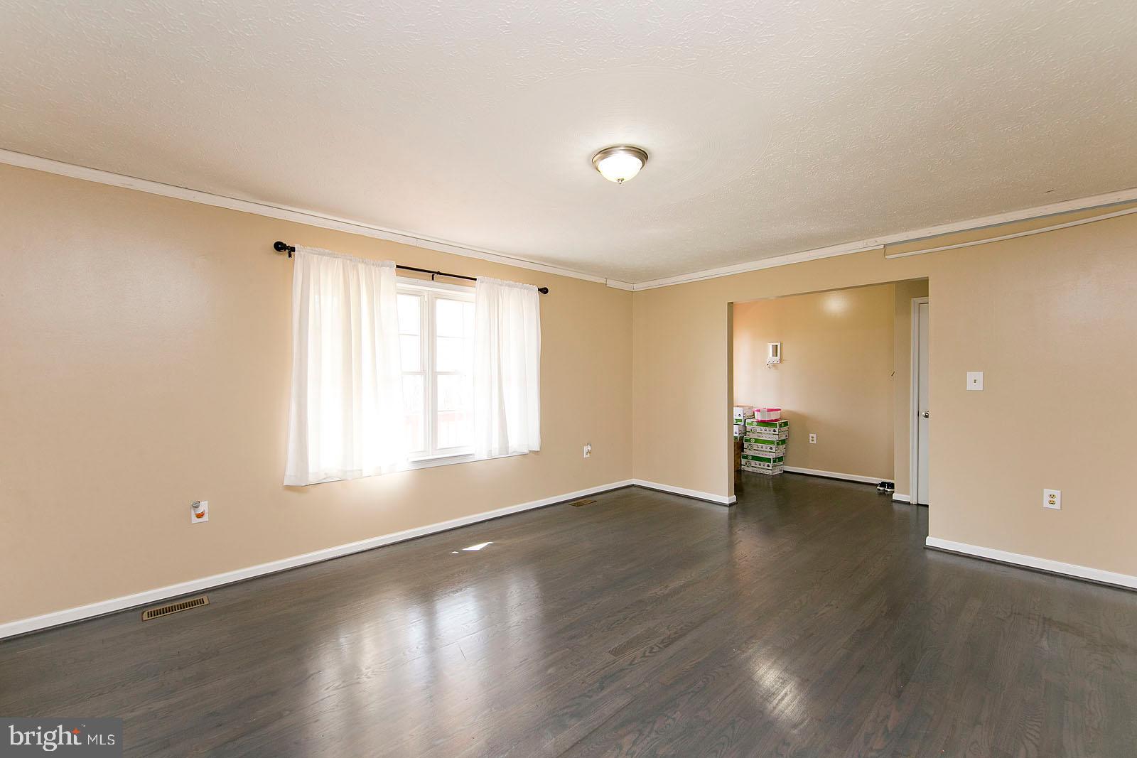 580 Ridgeview Road Capon Bridge, VA 26711 - Photo 13 of 44 Living room