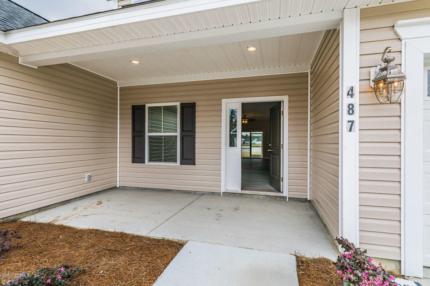 487 Fort Sullivan Drive Ridgeland, SC 29936 - Photo 3 of 45 3 Front door