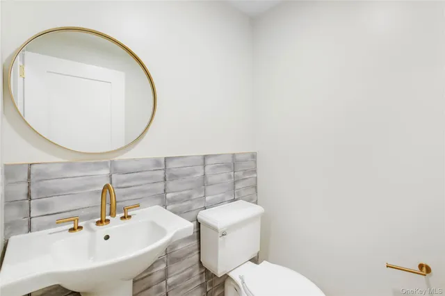 $7,000 | 695 Merrick Avenue, Unit 304, Westbury, NY 11590