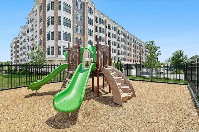 $7,000 | 695 Merrick Avenue, Unit 304, Westbury, NY 11590