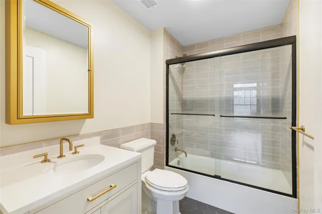 $7,000 | 695 Merrick Avenue, Unit 304, Westbury, NY 11590