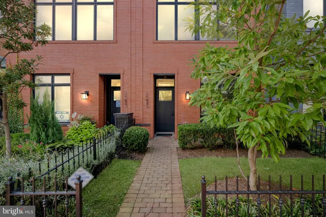 $1,950,000 | 1325 D Street Southeast, Washington, DC 20003