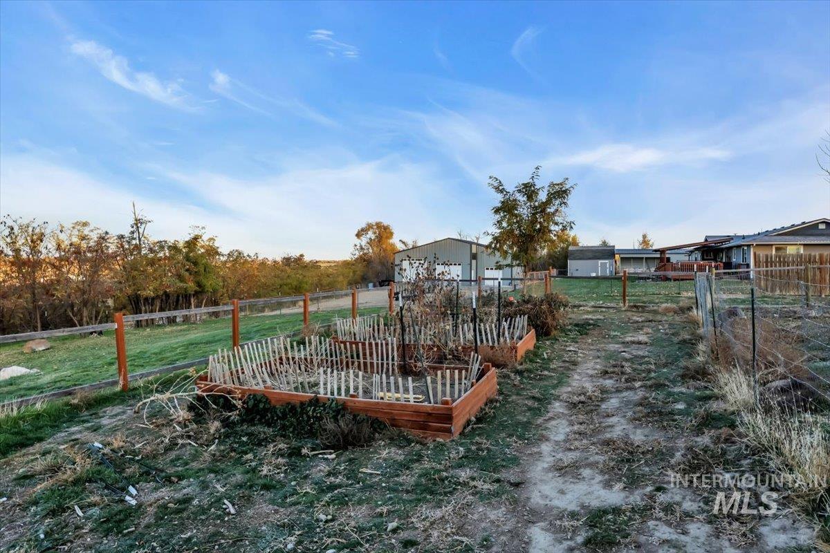 15046 Burger Lane Caldwell, ID 83607 - Photo 20 of 31 View of yard featuring a garden