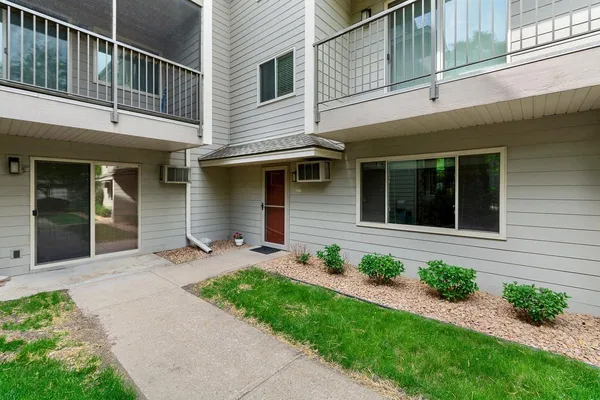 $200,000 | 2110 Ridge Drive, Unit 13, St. Louis Park, MN 55416