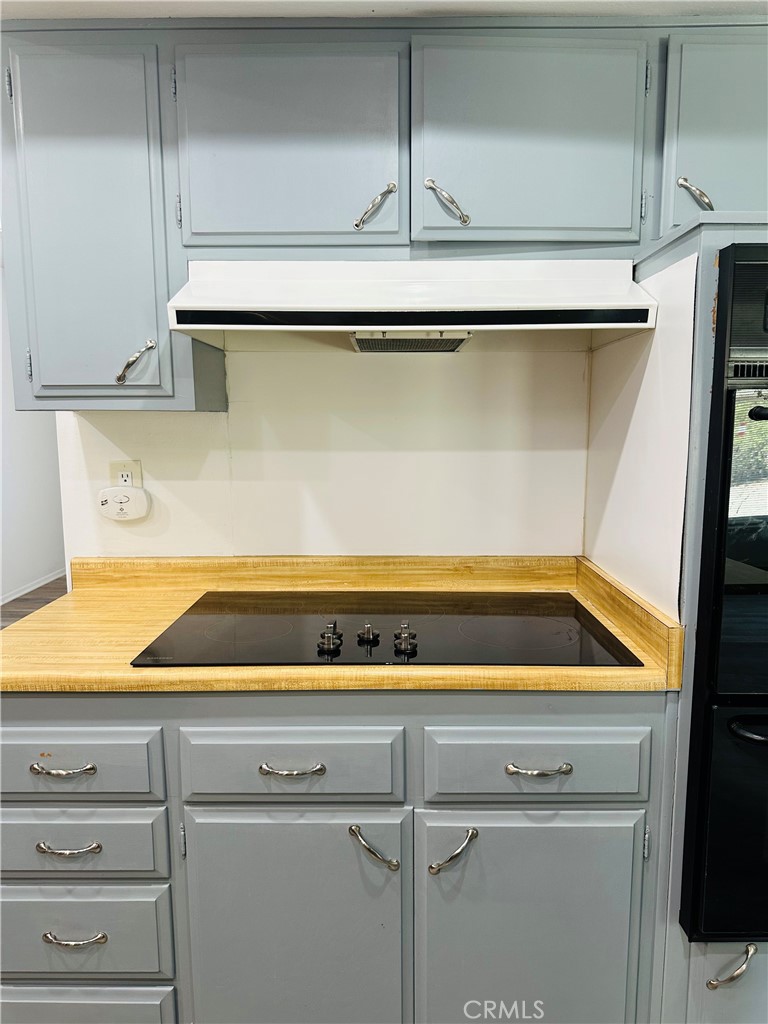 28940 Carmel Road Menifee, CA 92586 - Photo 24 of 29 Electric stove top.
