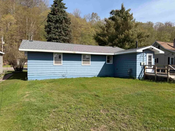 $109,000 | 1210 Highway 28, Munising, MI 49862