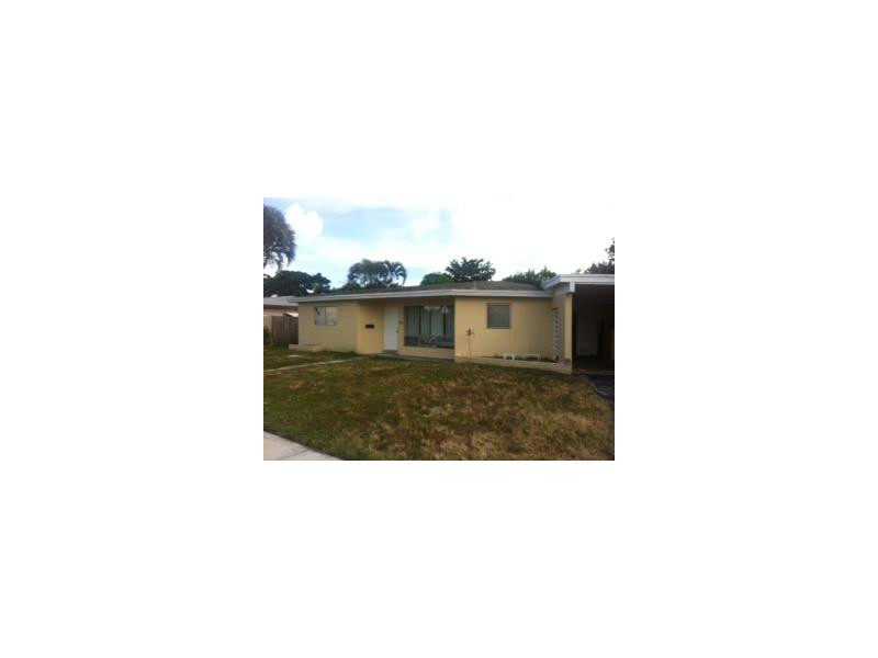 240 Northeast 27th Street Pompano Beach, FL 33064 - Photo 2 of 17 Exterior Front