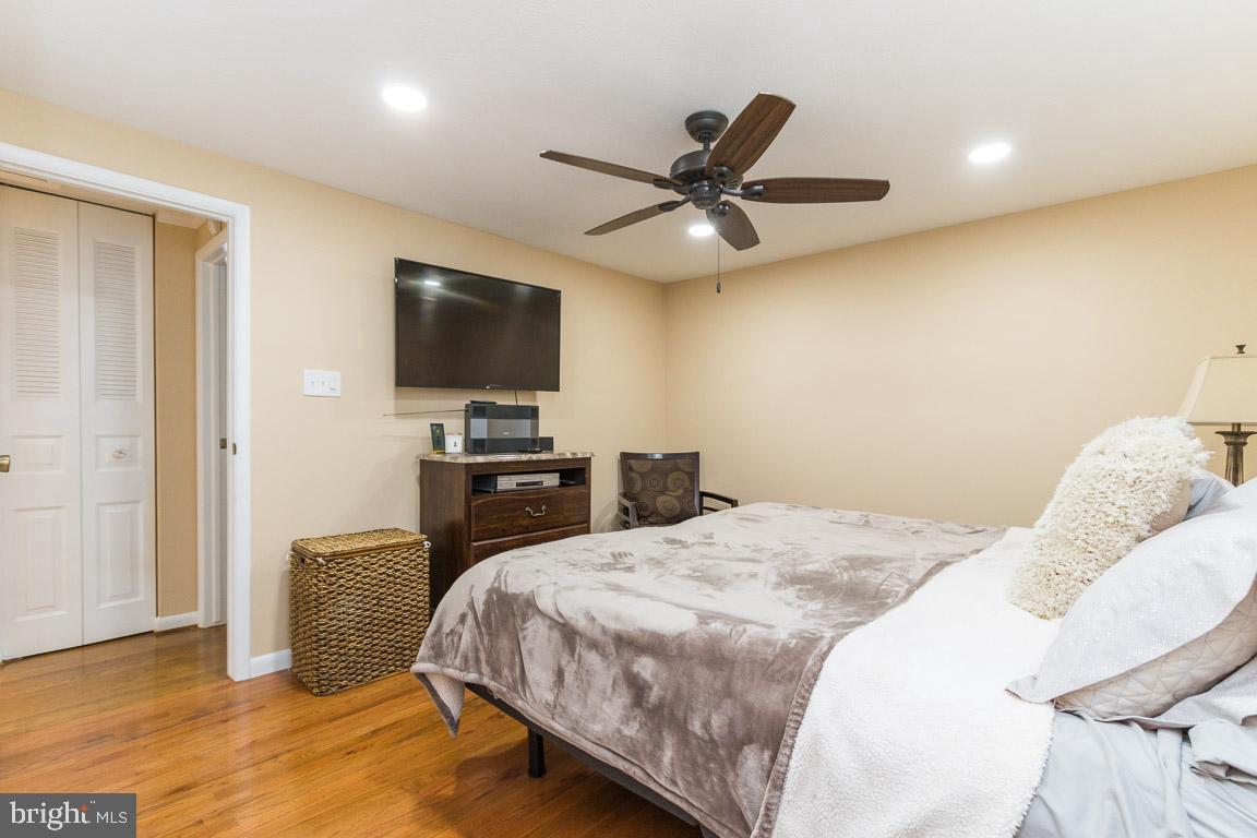 8058 Athena Street Springfield, VA 22153 - Photo 11 of 29 Masterbedroom - king bed - upper level